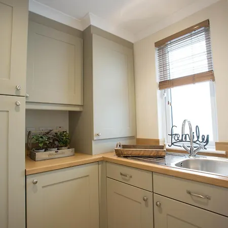 Hollicarrs - Forest Retreat *