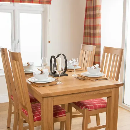 Lodge Hollicarrs - Forest Retreat York